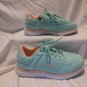 Women's Be Friendly Size 6 New Athletic Sneakers